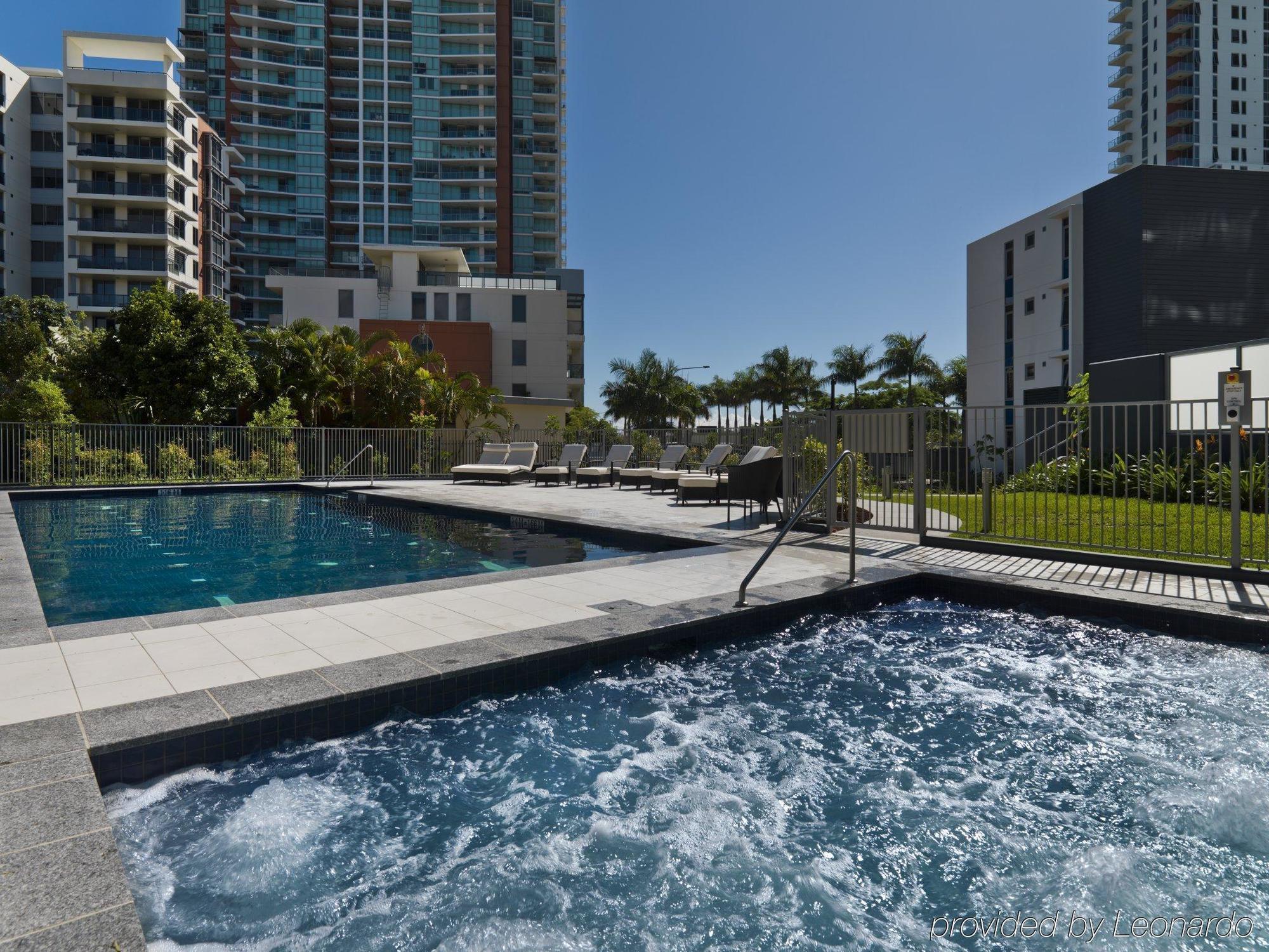 Meriton Serviced Apartments Aqua Street Gold Coast Exterior photo