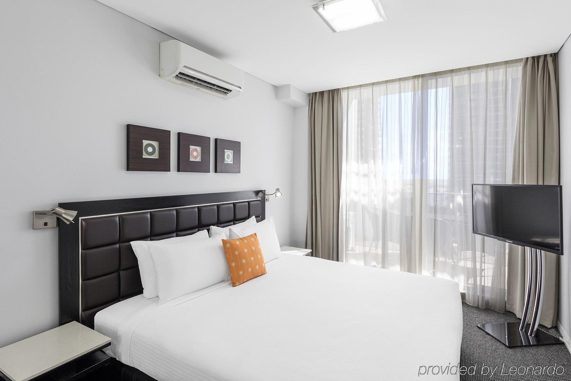 Meriton Serviced Apartments Aqua Street Gold Coast Exterior photo