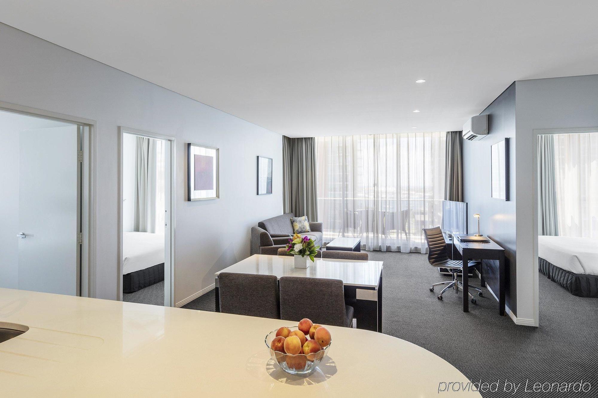 Meriton Serviced Apartments Aqua Street Gold Coast Exterior photo