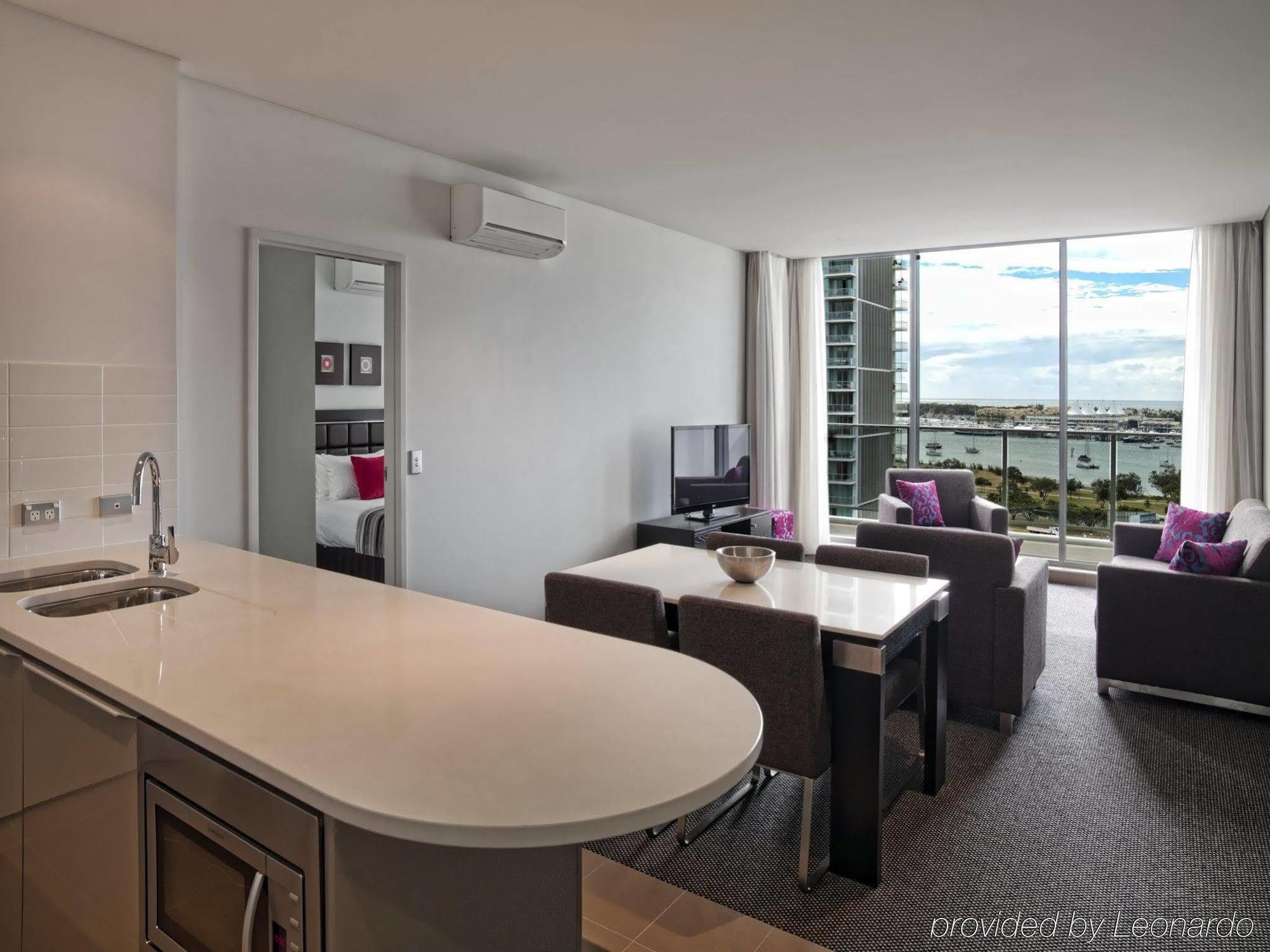 Meriton Serviced Apartments Aqua Street Gold Coast Exterior photo