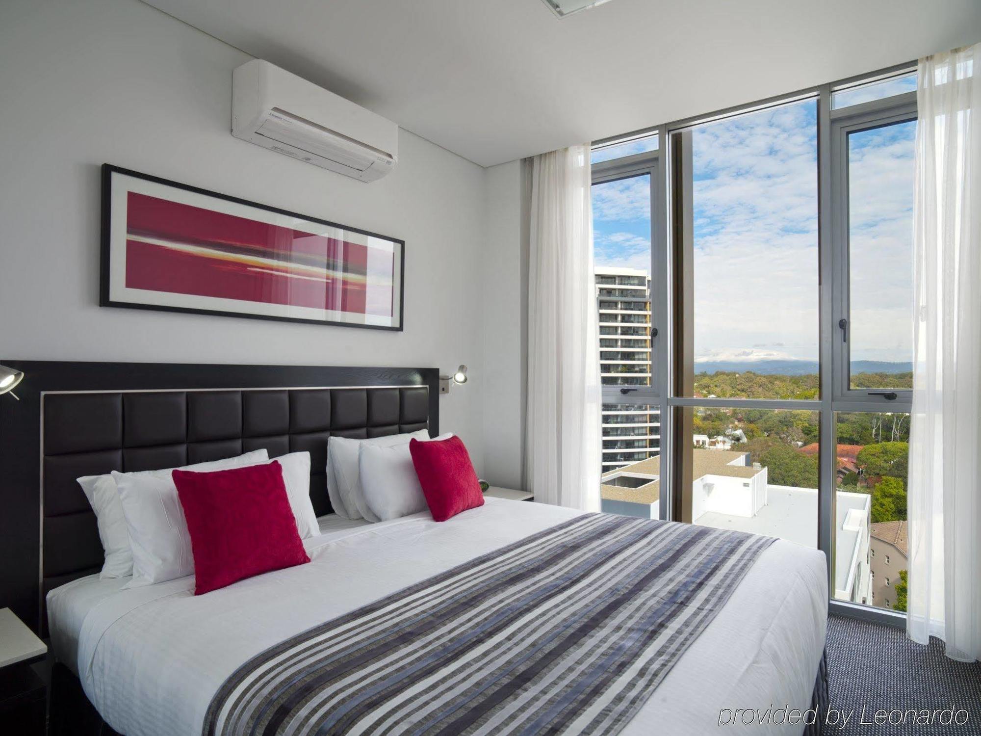 Meriton Serviced Apartments Aqua Street Gold Coast Exterior photo